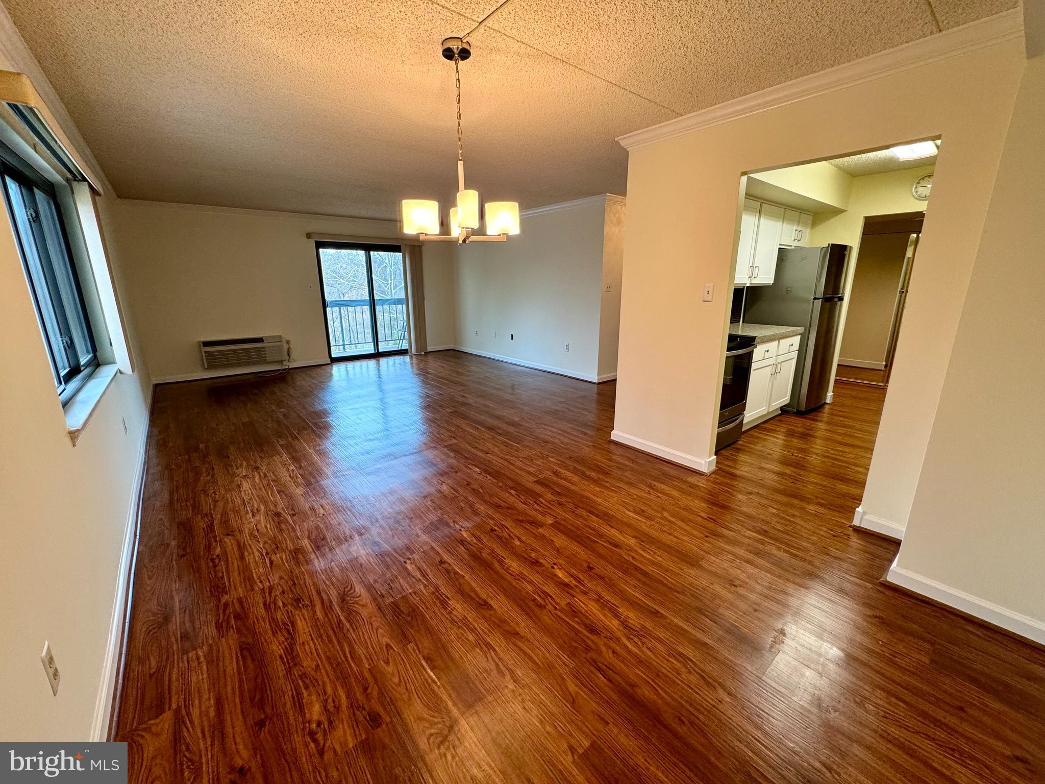 800 Avondale Road, Unit 5L Wallingford, PA 19086 - Photo 2 of 24 Dining area and living room