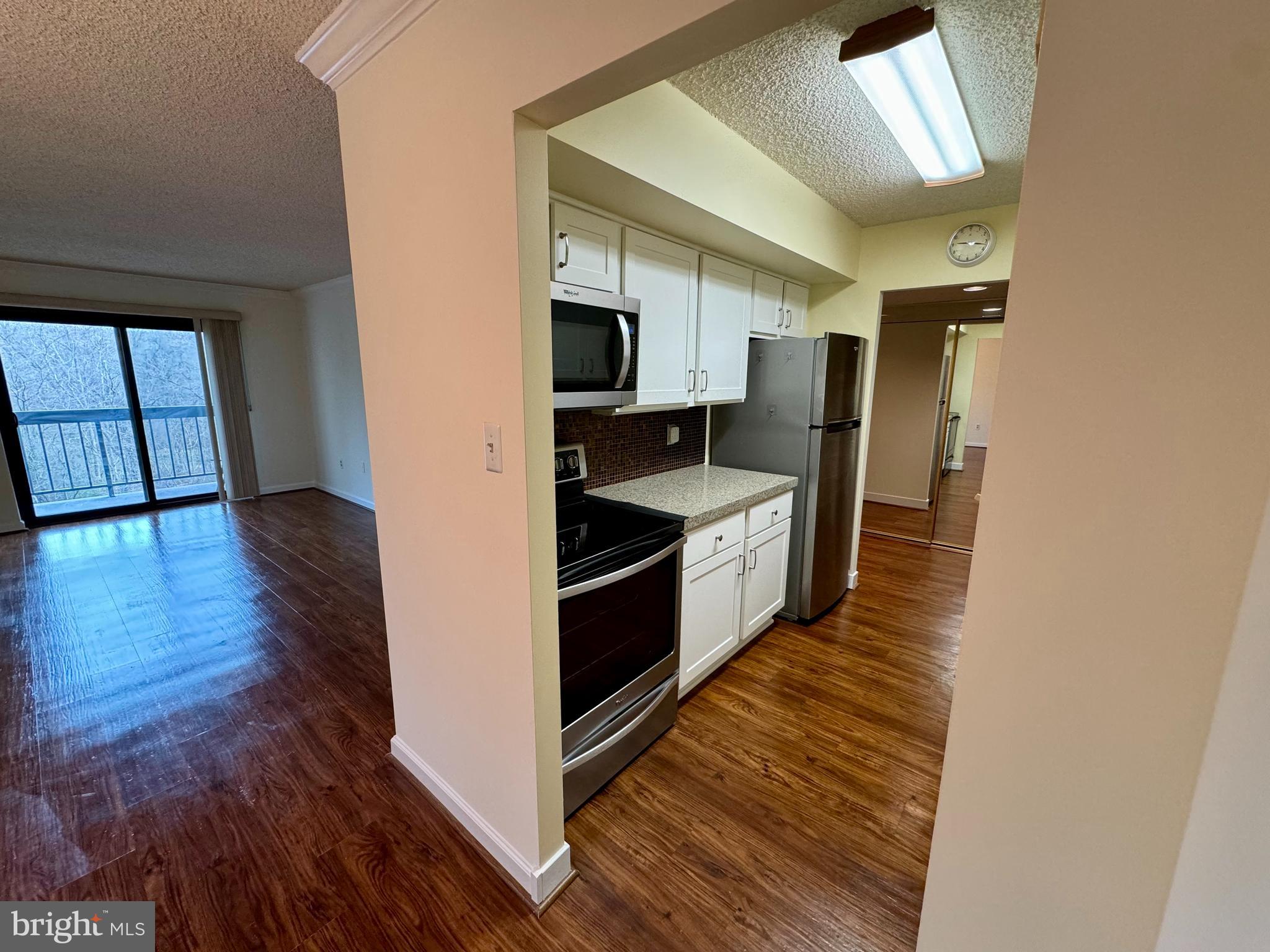 800 Avondale Road, Unit 5L Wallingford, PA 19086 - Photo 5 of 24 Kitchen