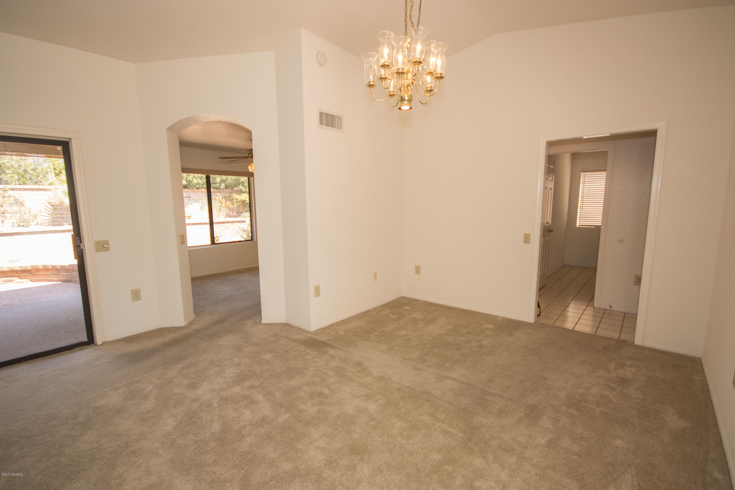 945 East Rising Sun Drive Oro Valley, AZ 85755 - Photo 8 of 24