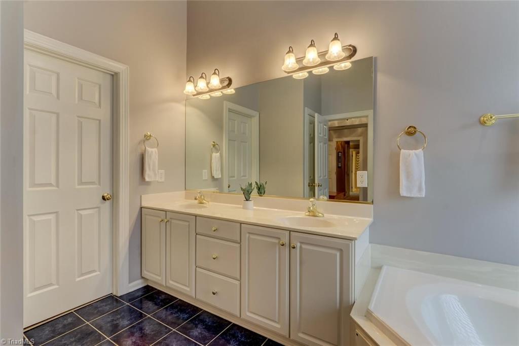 2711 Currieton Court Oak Ridge, NC 27310 - Photo 20 of 37