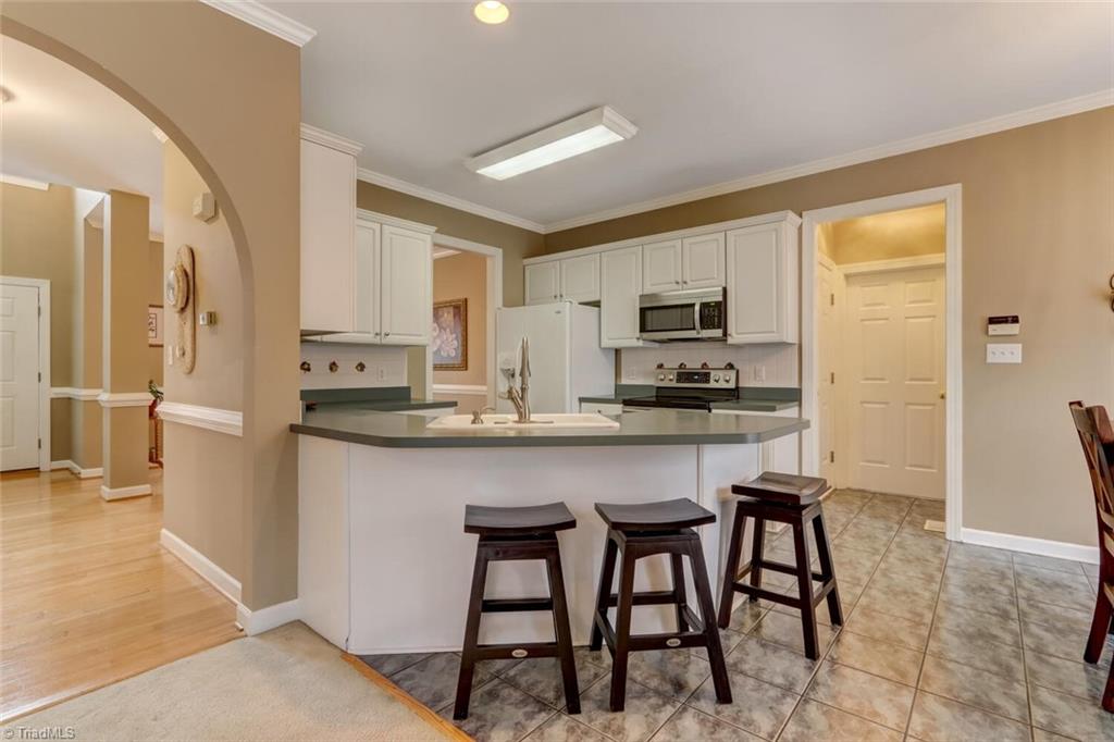 2711 Currieton Court Oak Ridge, NC 27310 - Photo 6 of 37