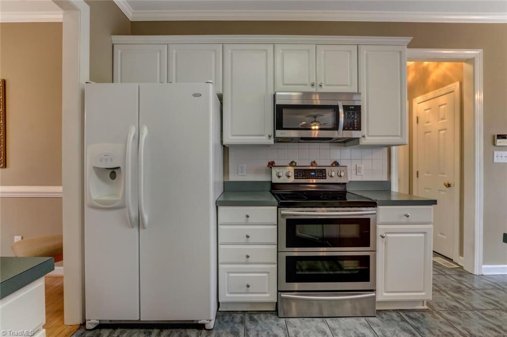 2711 Currieton Court Oak Ridge, NC 27310 - Photo 10 of 37