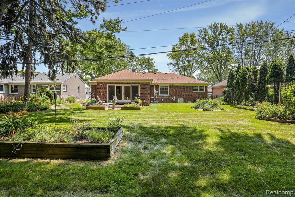 21235 River Road Grosse Pointe Woods, MI 48236 - Photo 30 of 33