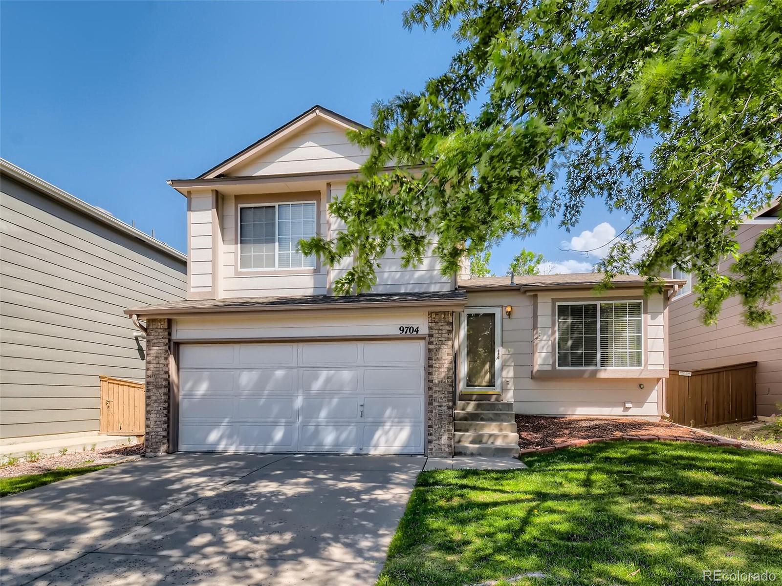 9704 South Castle Ridge Circle Highlands Ranch, CO 80129 - Photo 2 of 28