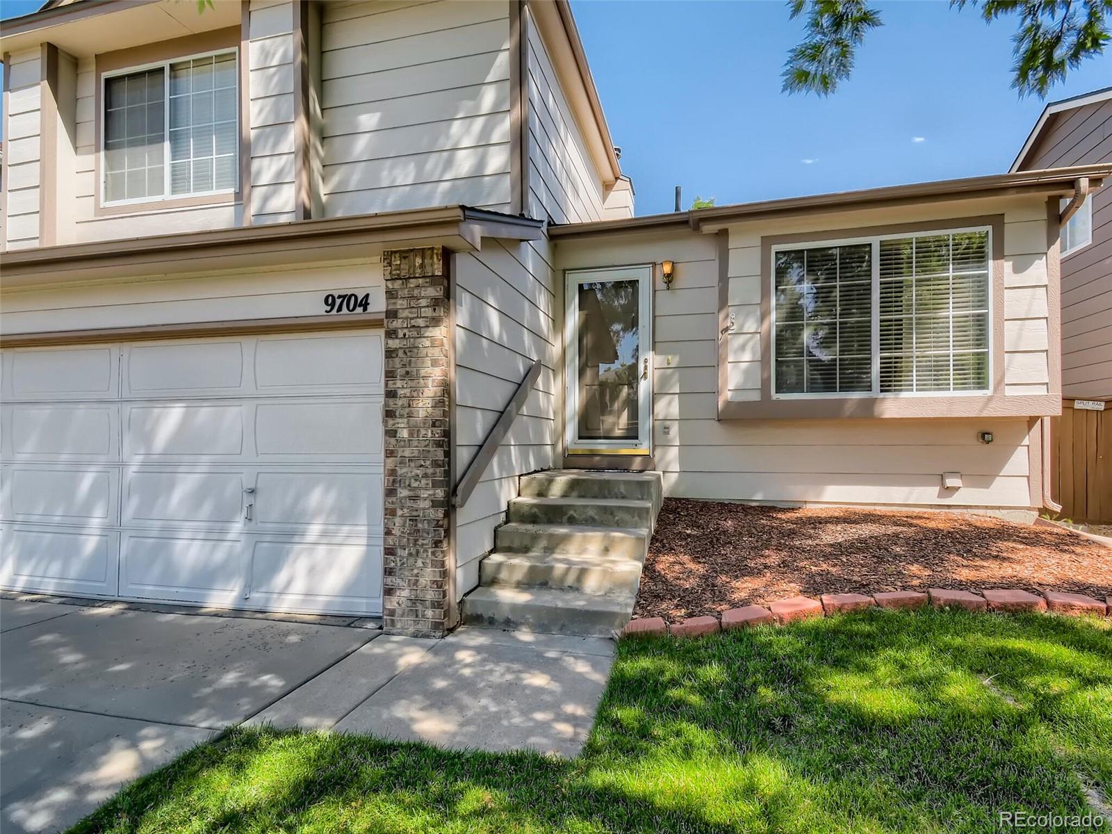 9704 South Castle Ridge Circle Highlands Ranch, CO 80129 - Photo 3 of 28