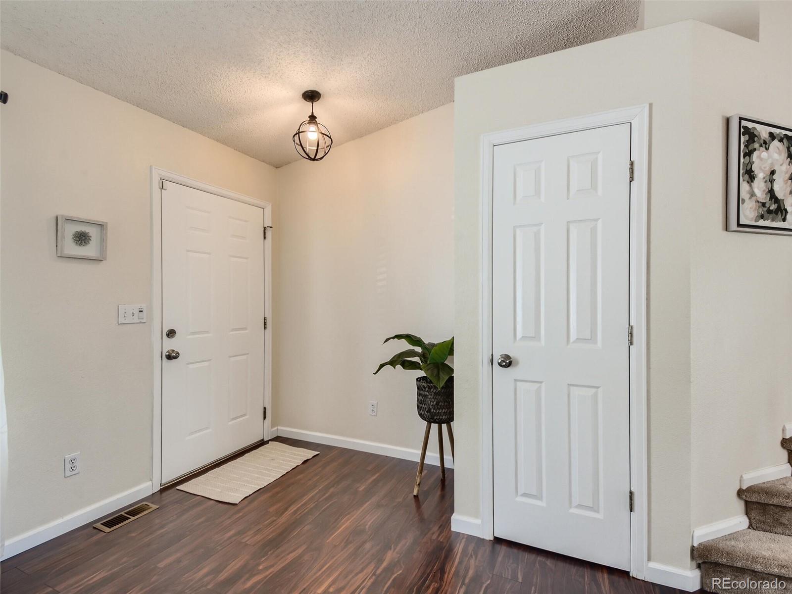 9704 South Castle Ridge Circle Highlands Ranch, CO 80129 - Photo 4 of 28