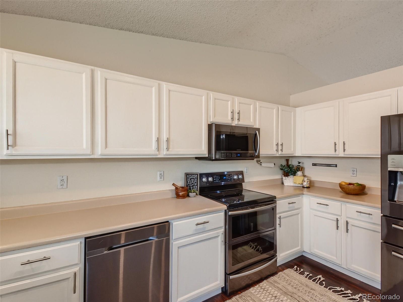 9704 South Castle Ridge Circle Highlands Ranch, CO 80129 - Photo 8 of 28