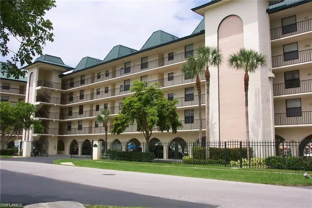 $8,000 | 271 Southbay Drive, Unit 235, Naples, FL 34108