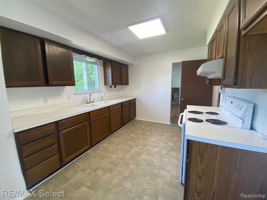 4096 Beecher Road Flint, MI 48532 - Photo 2 of 22