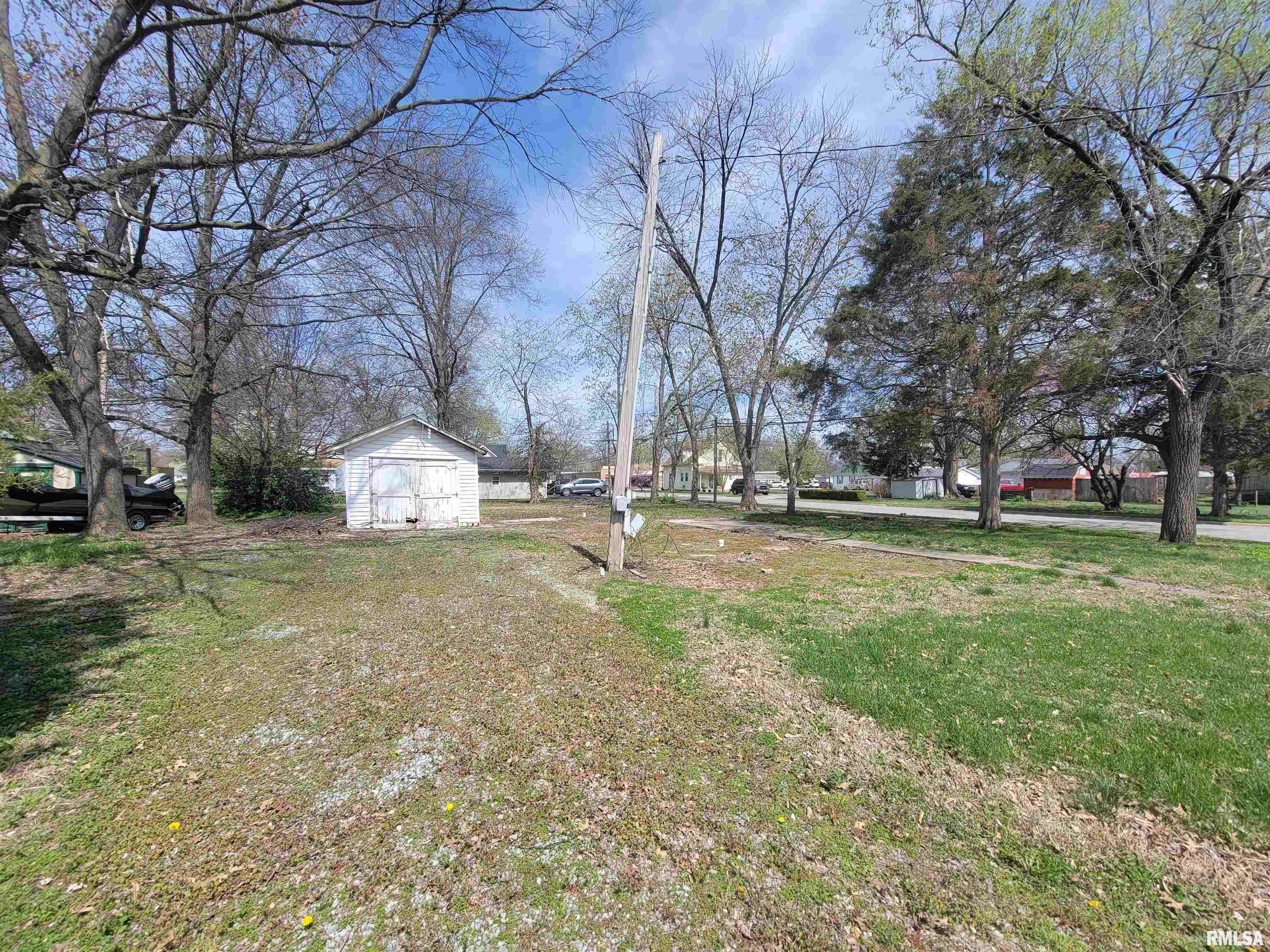 602 West 3rd Street Flora, IL 62839 - Photo 3 of 9