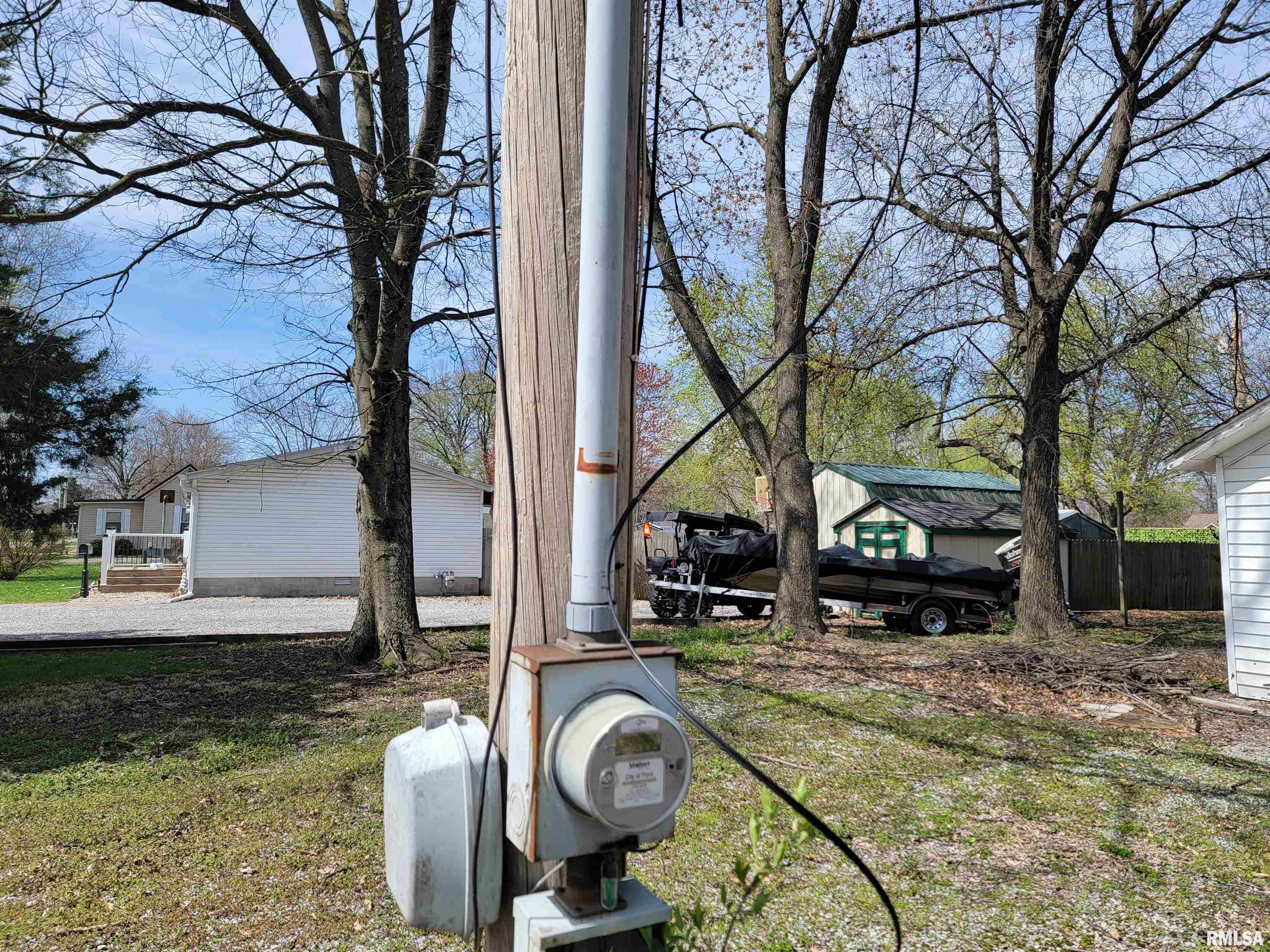 602 West 3rd Street Flora, IL 62839 - Photo 4 of 9