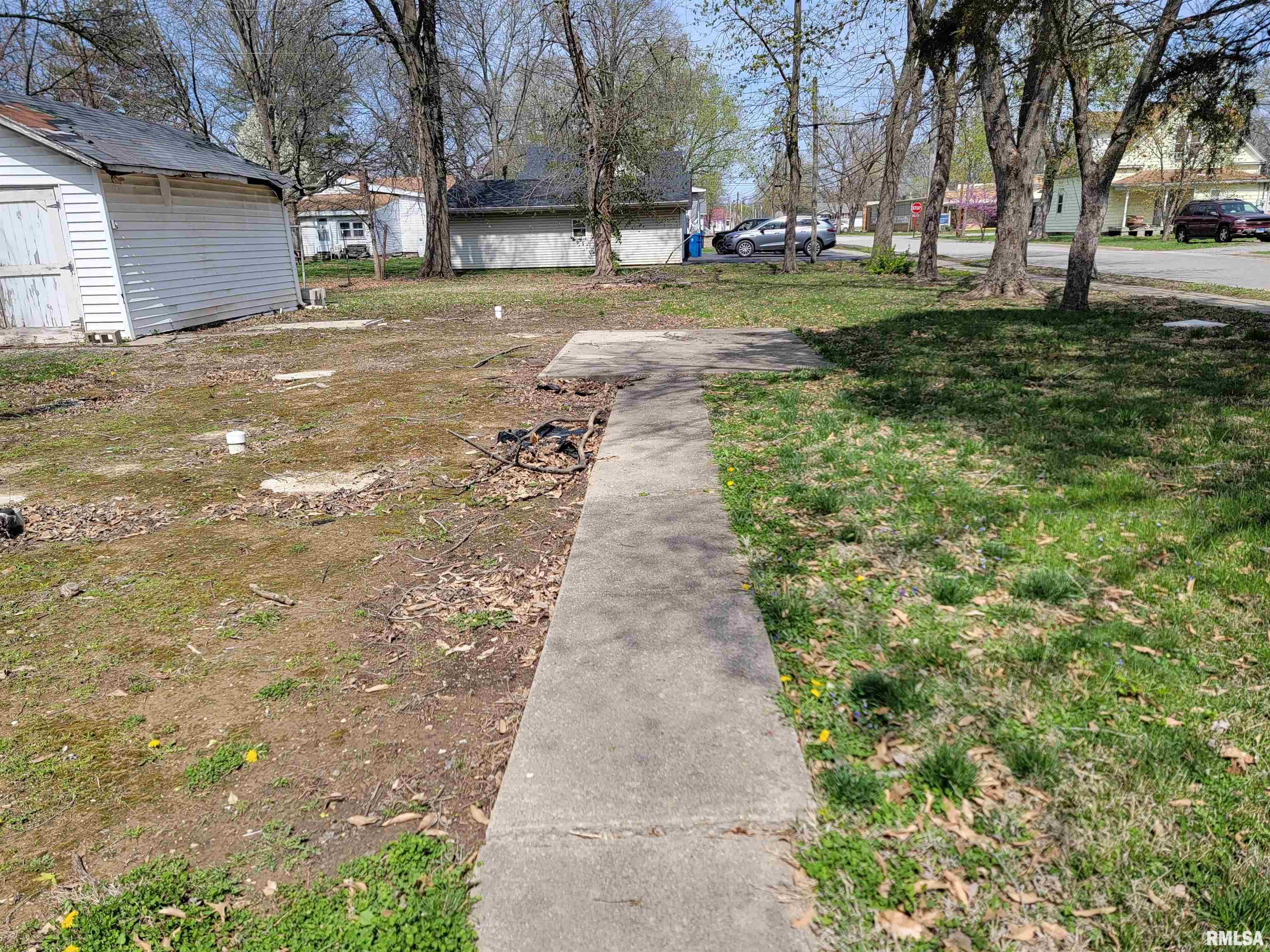 602 West 3rd Street Flora, IL 62839 - Photo 6 of 9