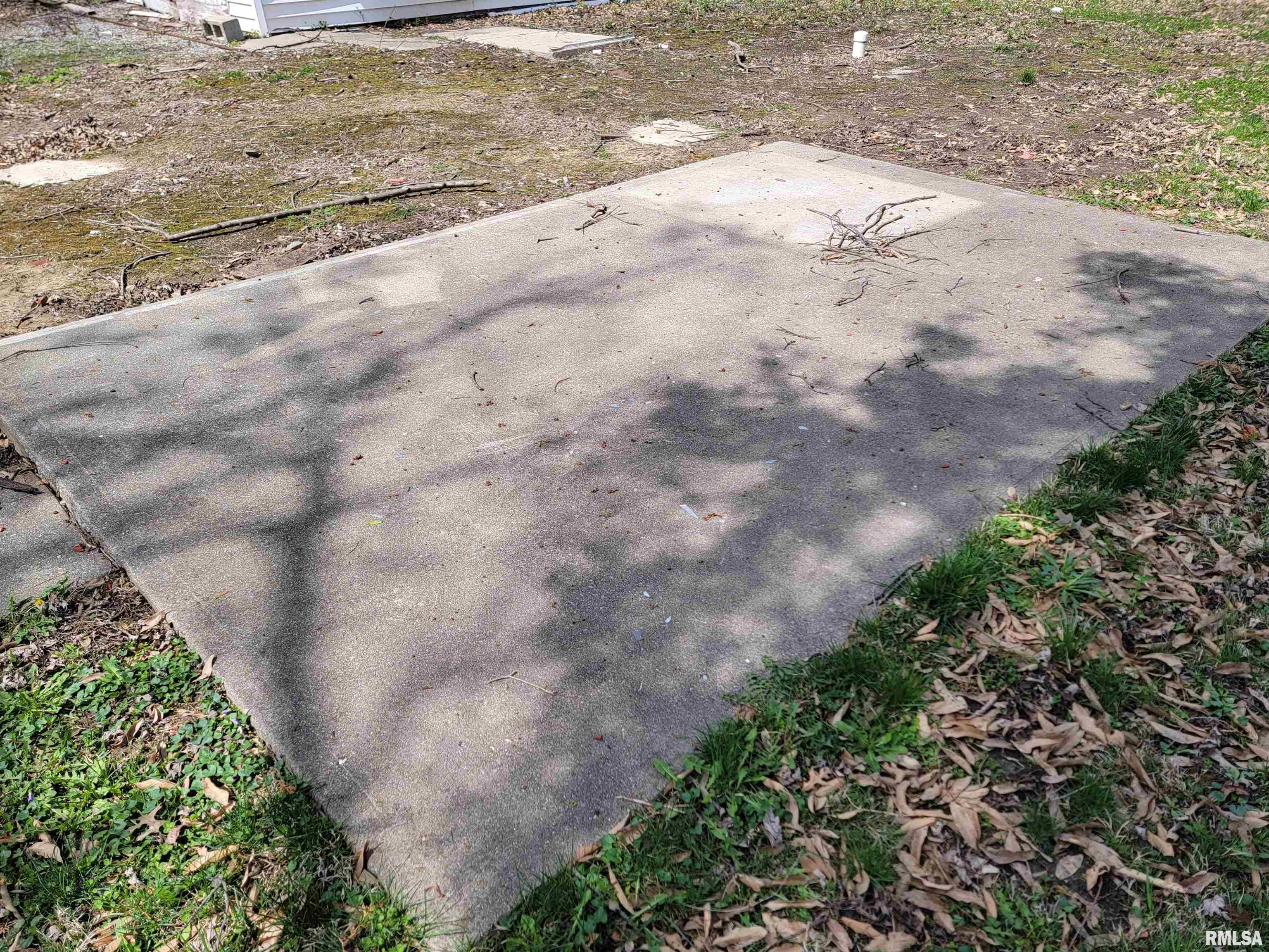 602 West 3rd Street Flora, IL 62839 - Photo 7 of 9