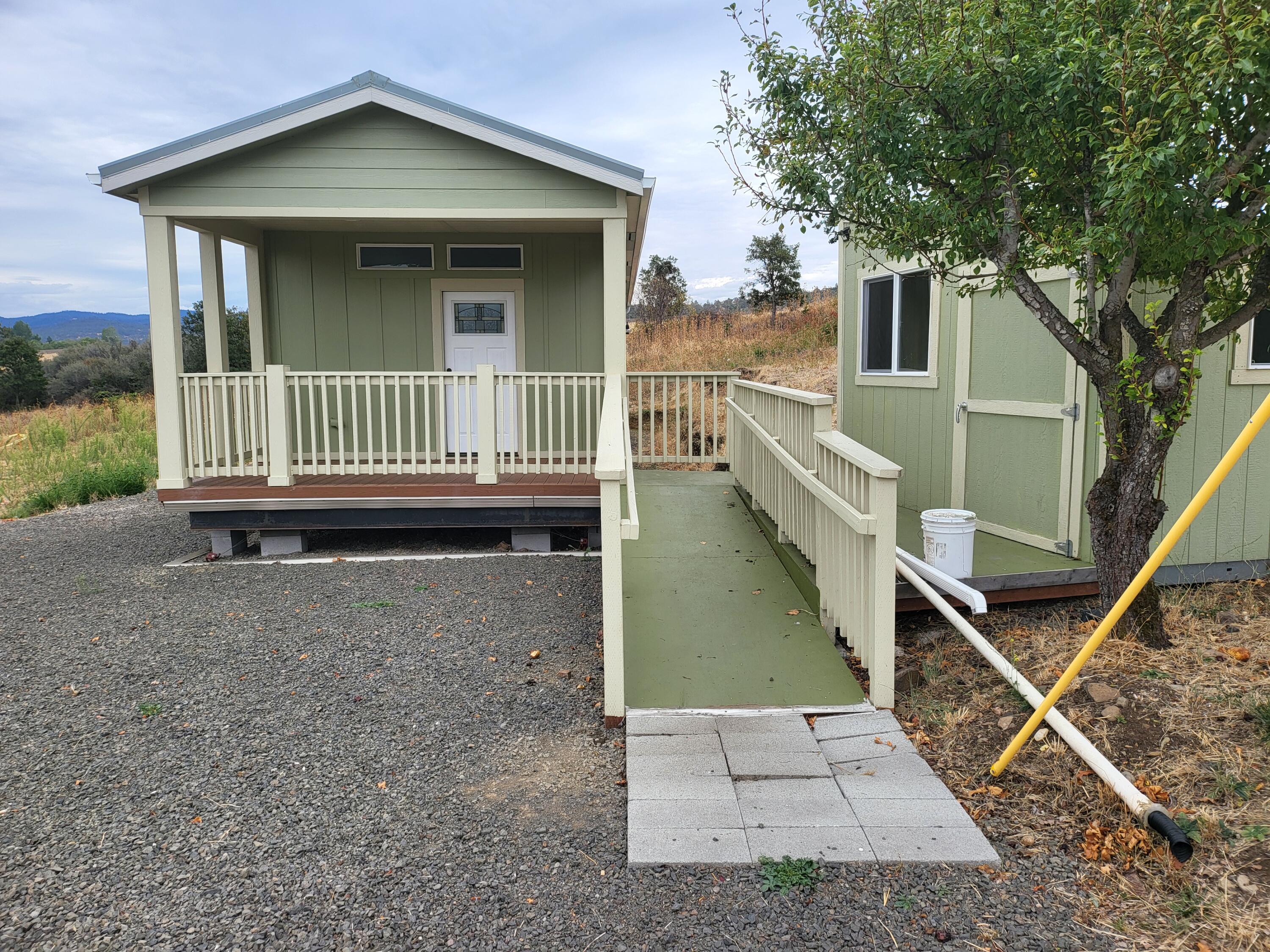 4898 Antelope Road Eagle Point, OR 97524 - Photo 2 of 29 20240916_135705