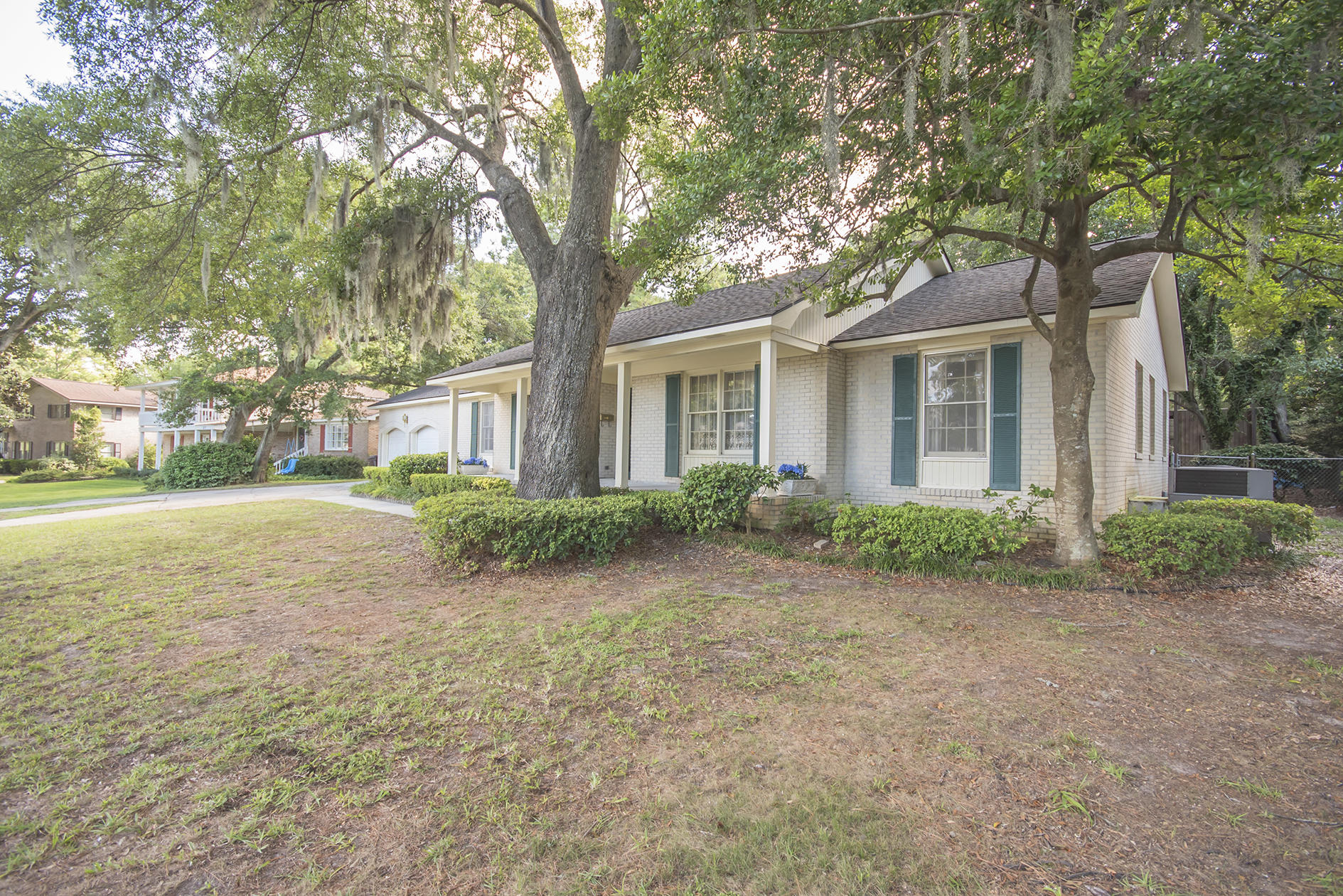 675 Pawley Road Mount Pleasant, SC 29464 - Photo 2 of 37 DSC_2273