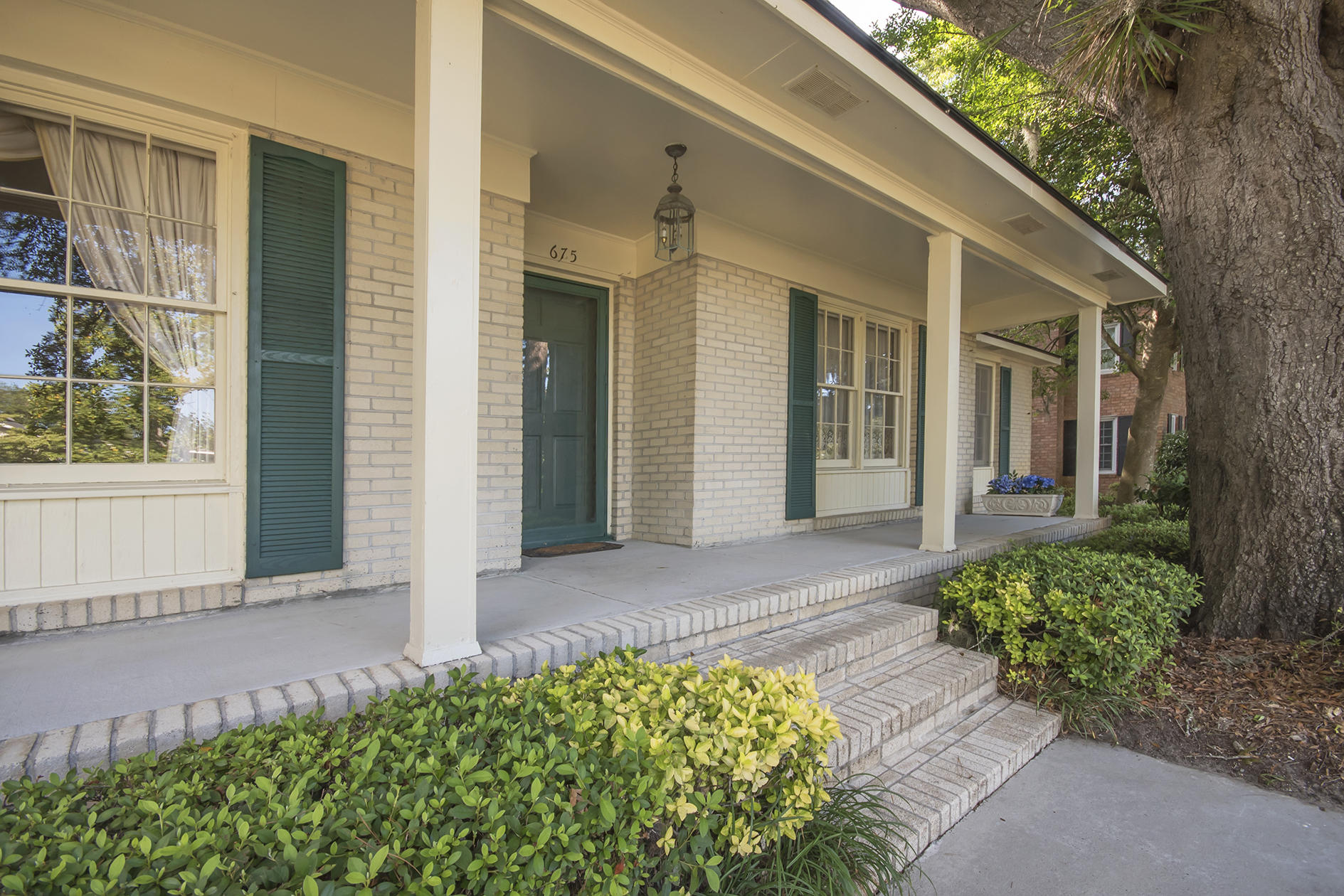 675 Pawley Road Mount Pleasant, SC 29464 - Photo 3 of 37 DSC_2275