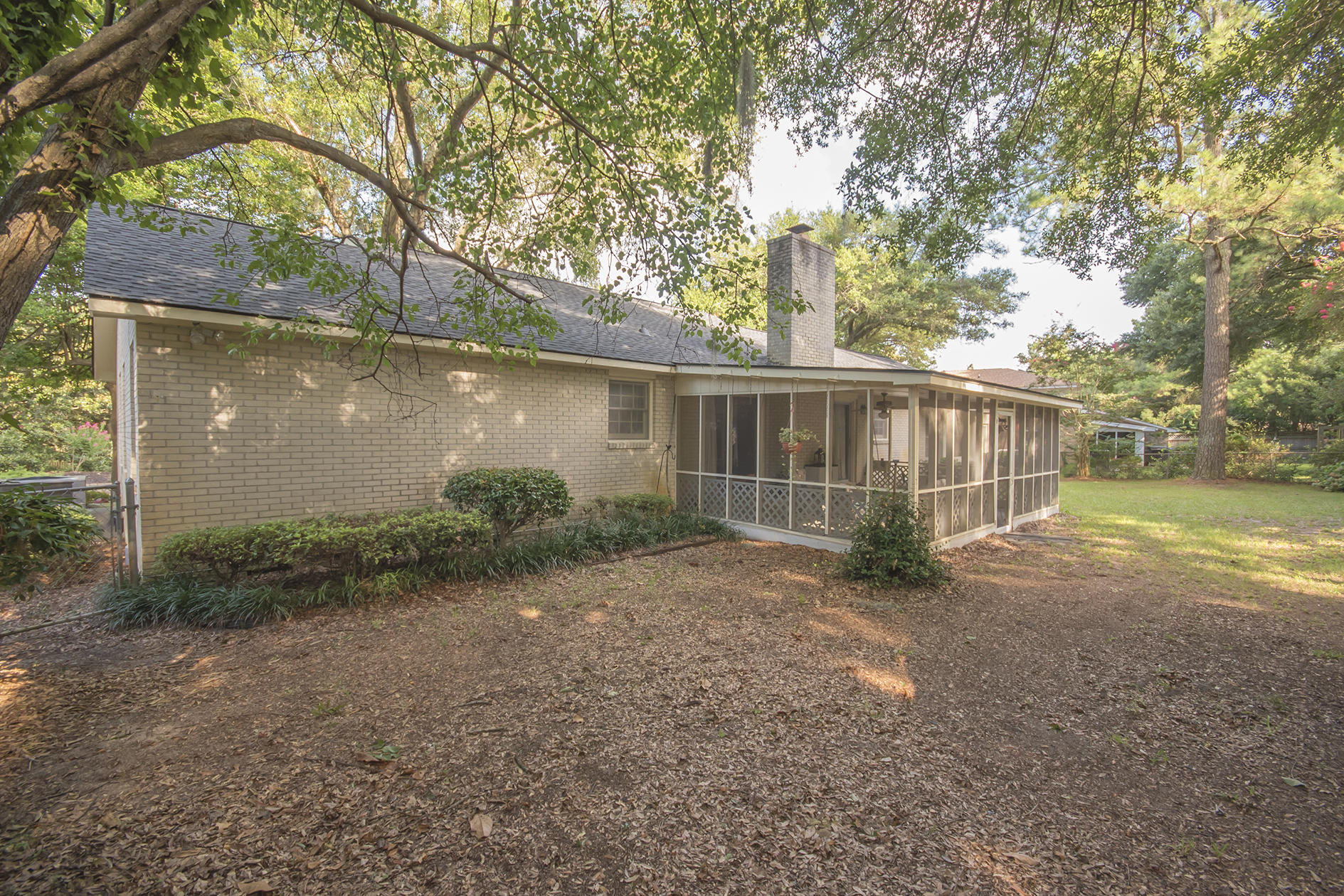 675 Pawley Road Mount Pleasant, SC 29464 - Photo 4 of 37 DSC_2276