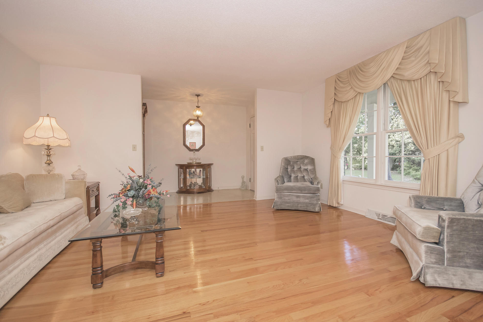 675 Pawley Road Mount Pleasant, SC 29464 - Photo 7 of 37 DSC_2284