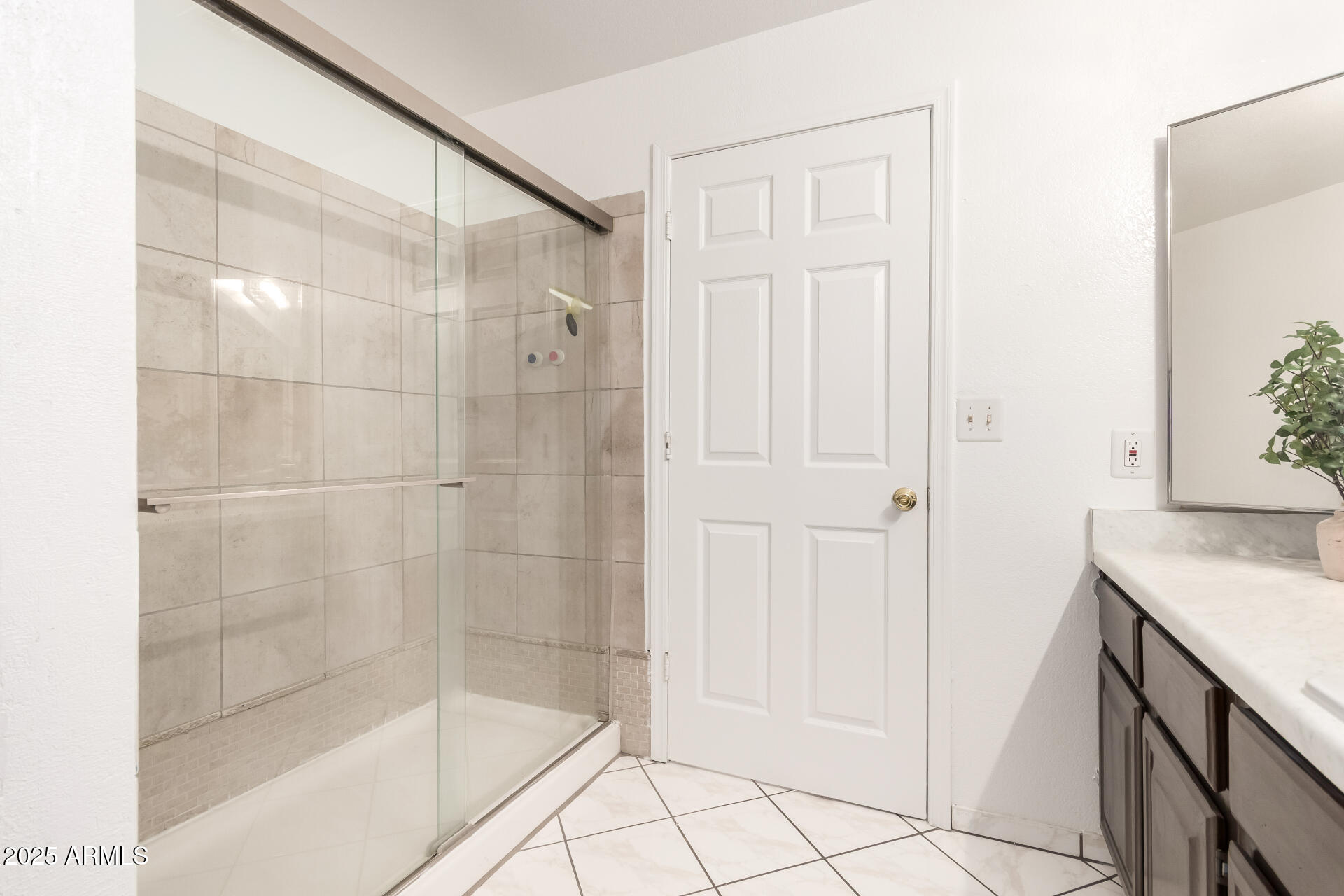 3419 North 70th Avenue Phoenix, AZ 85033 - Photo 21 of 31 a bathroom with a shower and a sink