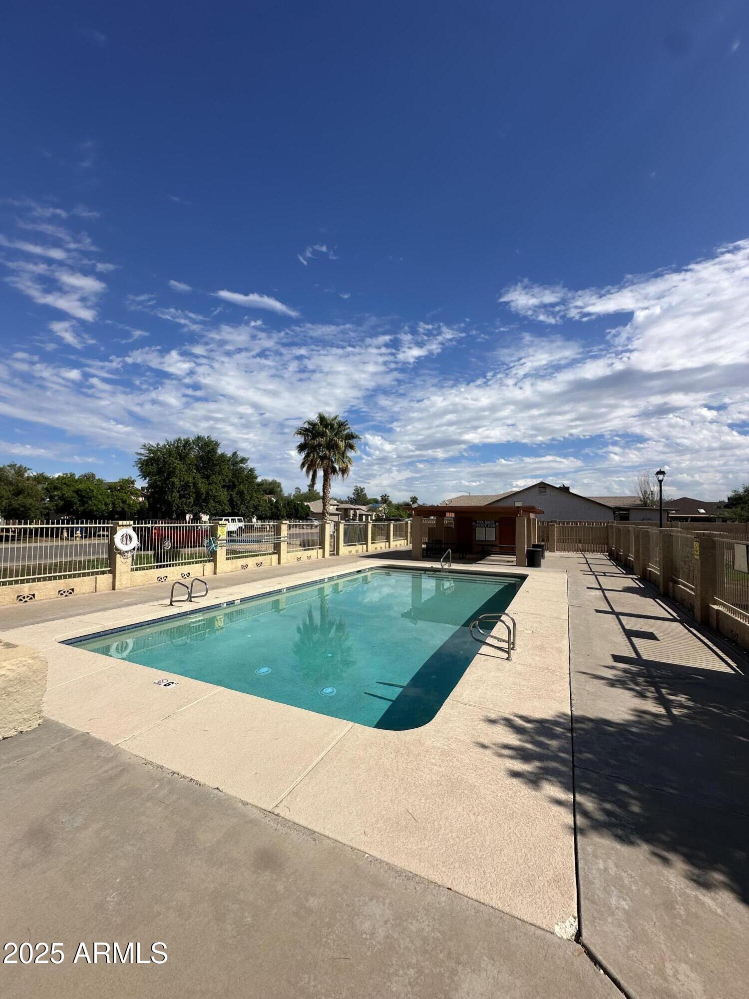 3419 North 70th Avenue Phoenix, AZ 85033 - Photo 31 of 31 a view of a basket ball ground