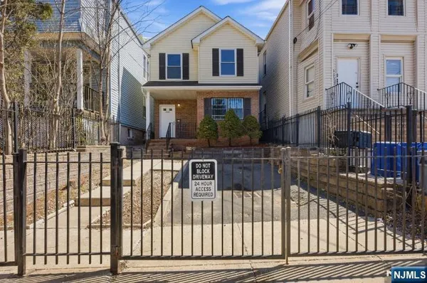 $399,000 | 424 South 15th Street, Newark, NJ 07103
