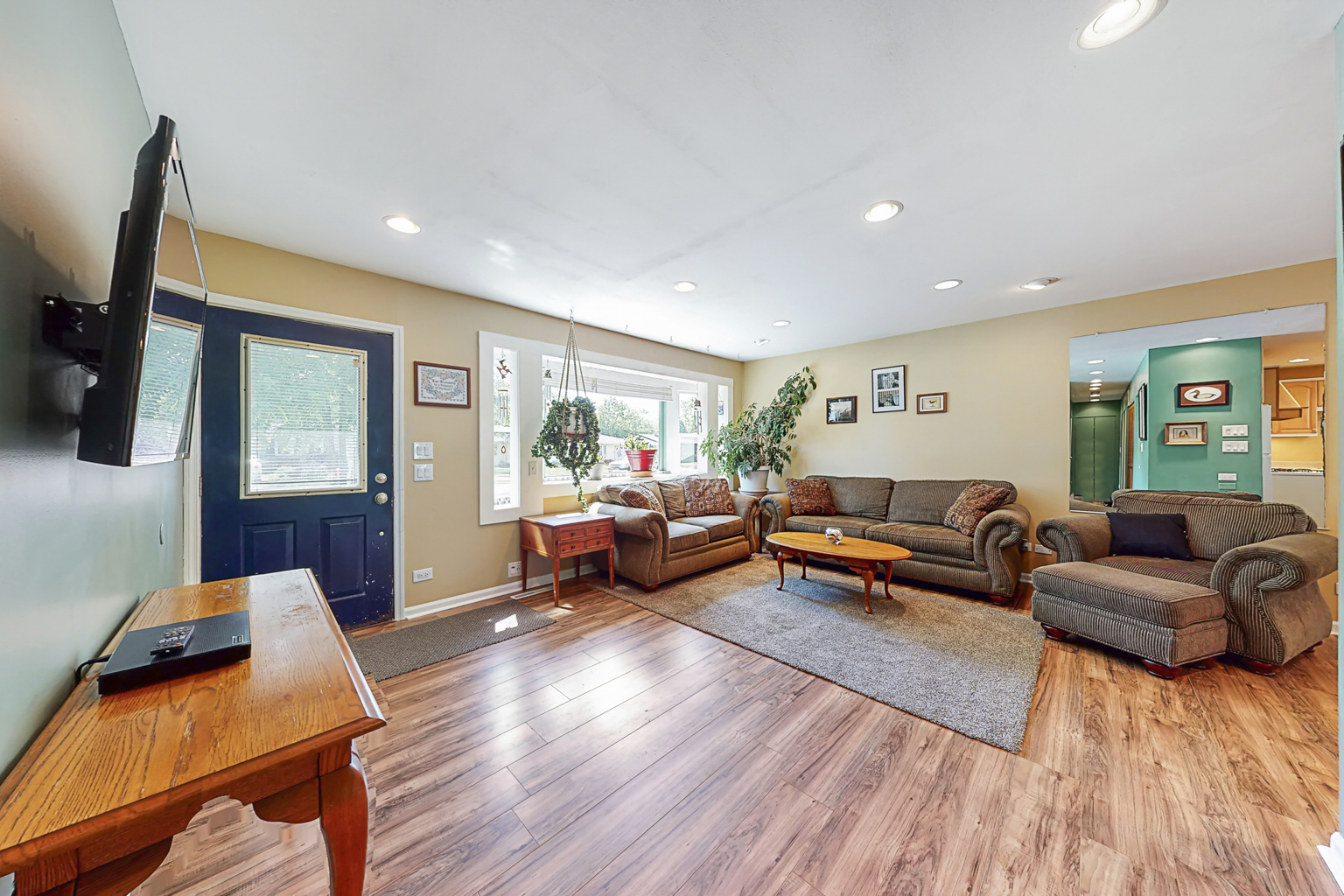 395 Dunbar Road Wauconda, IL 60084 - Photo 3 of 20