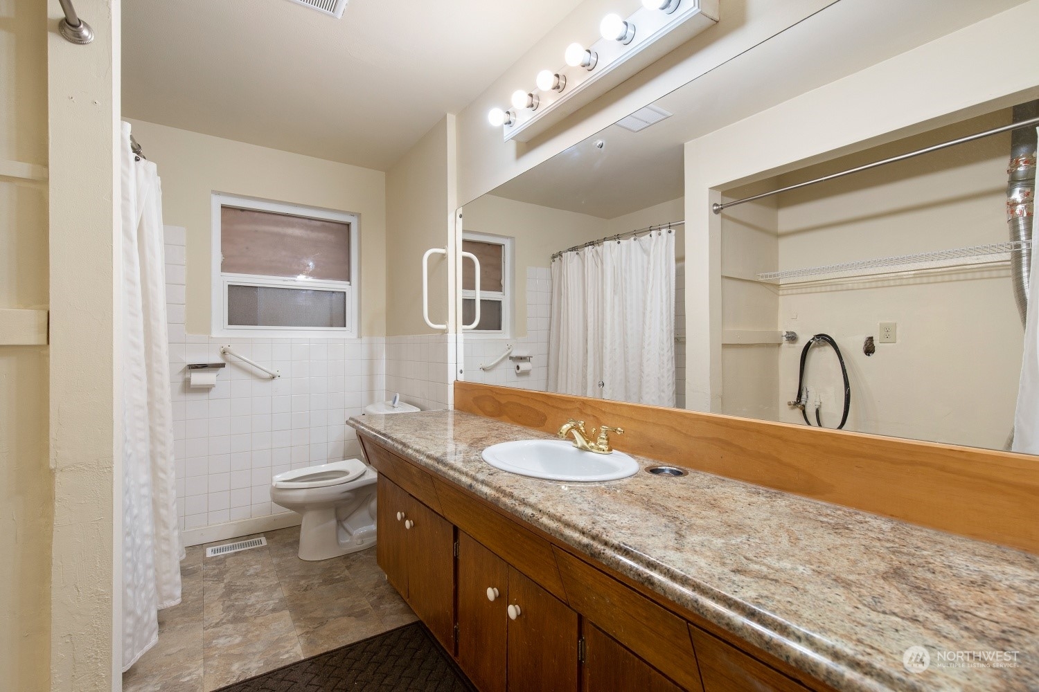 5214 West Highland Road Everett, WA 98203 - Photo 14 of 36 a bathroom with a granite countertop sink a toilet and shower