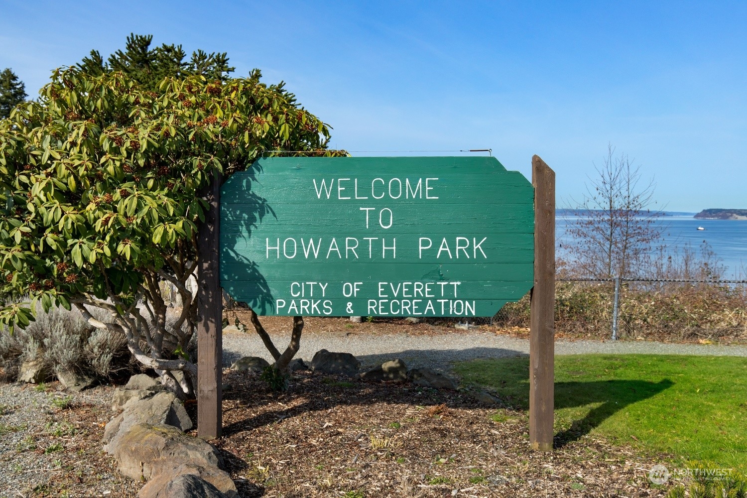 5214 West Highland Road Everett, WA 98203 - Photo 32 of 36 a sign on the side of the road