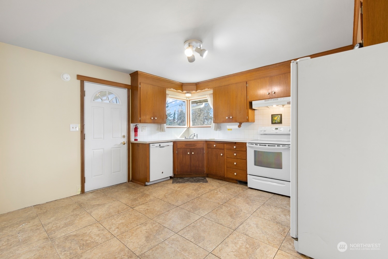 5214 West Highland Road Everett, WA 98203 - Photo 10 of 36 a view of a kitchen with a sink