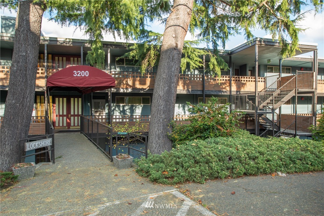 3200 West Commodore Way, Unit 109 Seattle, WA 98199 - Photo 17 of 18 Gallery Image 17
