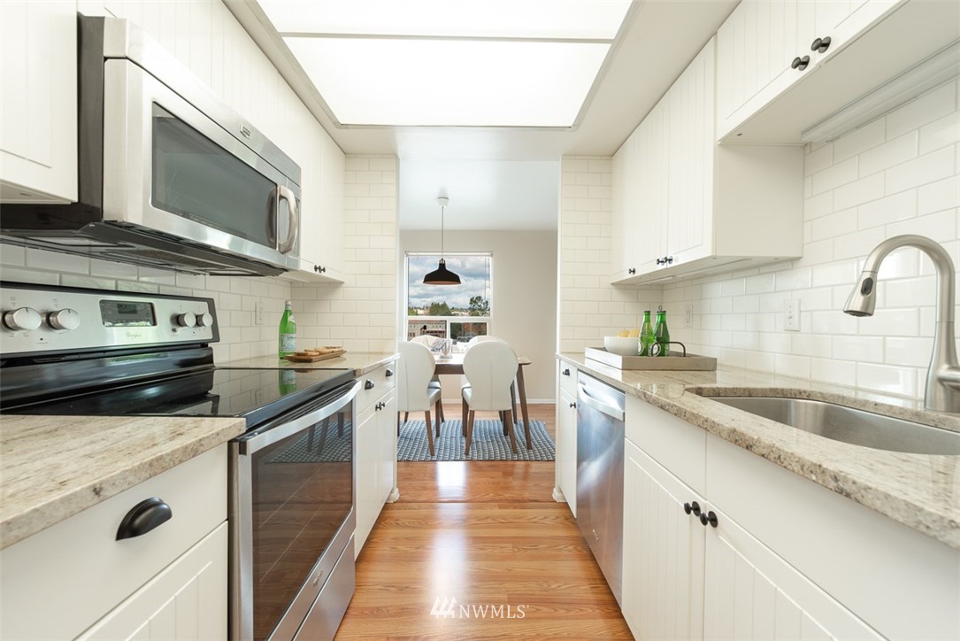 3200 West Commodore Way, Unit 109 Seattle, WA 98199 - Photo 5 of 18 Gallery Image 5