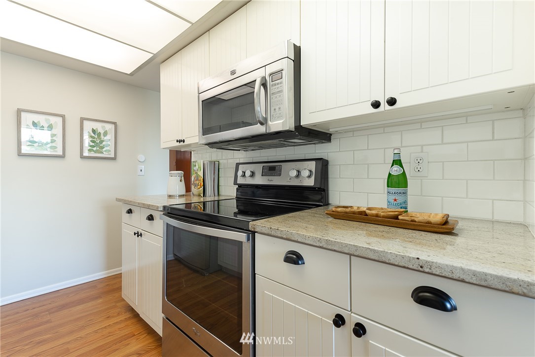 3200 West Commodore Way, Unit 109 Seattle, WA 98199 - Photo 6 of 18 Gallery Image 6