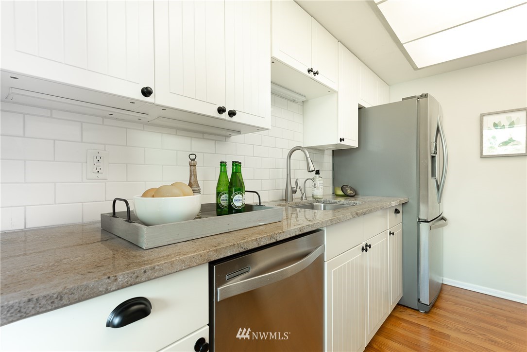 3200 West Commodore Way, Unit 109 Seattle, WA 98199 - Photo 7 of 18 Gallery Image 7