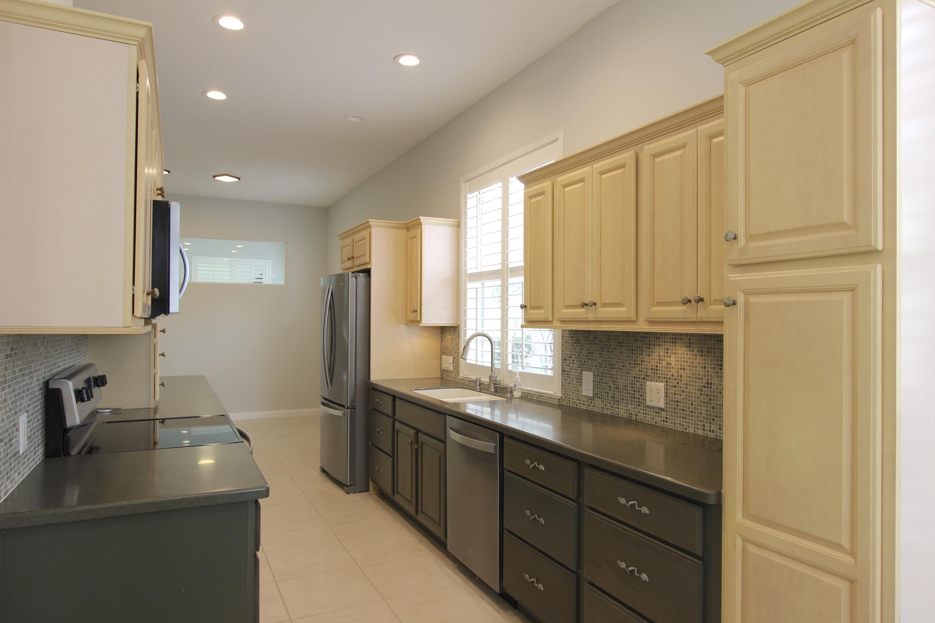 117 Hampton Circle Jupiter, FL 33458 - Photo 10 of 42 Kitchen