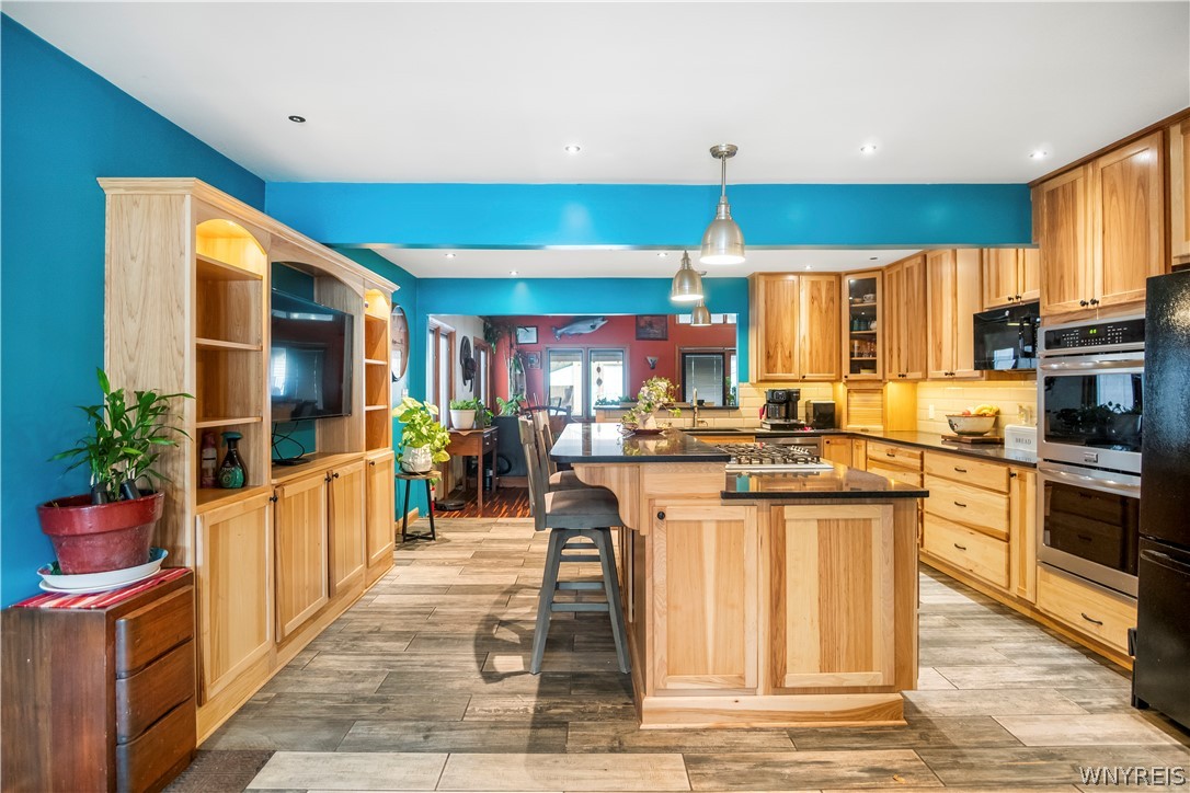 2995 Krueger Road Wheatfield, NY 14120 - Photo 26 of 49 KITCHEN W/ENTERTAINMENT CAB