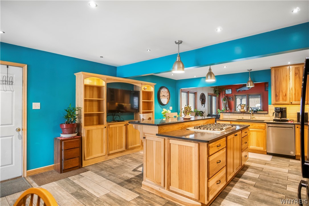 2995 Krueger Road Wheatfield, NY 14120 - Photo 29 of 49 KITCHEN W/ENTERTAINMENT CAB
