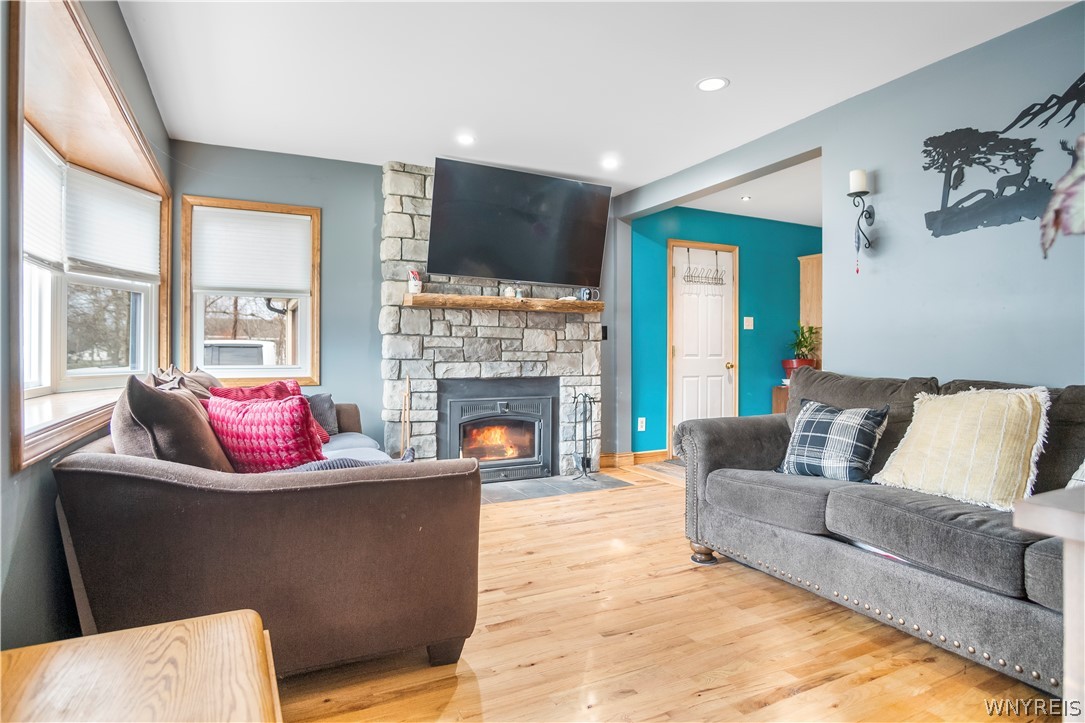 2995 Krueger Road Wheatfield, NY 14120 - Photo 31 of 49 LIVING RM W/FIREPLACE