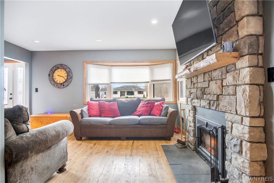 2995 Krueger Road Wheatfield, NY 14120 - Photo 32 of 49 LIVING RM