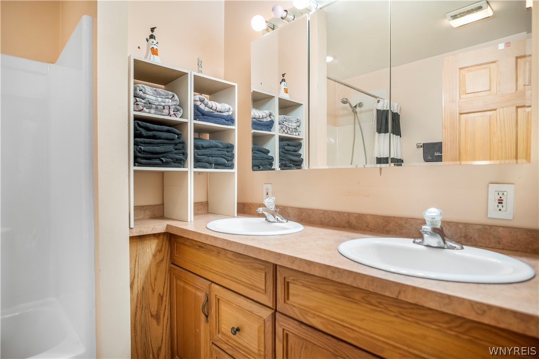 2995 Krueger Road Wheatfield, NY 14120 - Photo 36 of 49 2ND FLR BATHRM