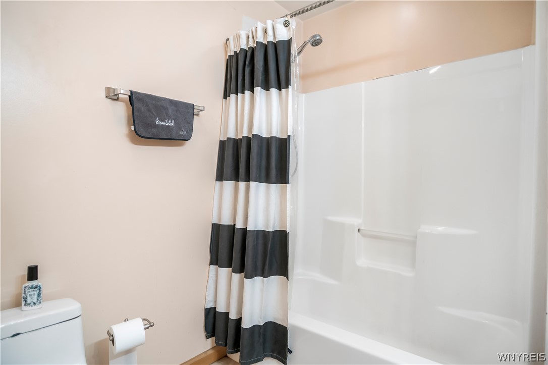 2995 Krueger Road Wheatfield, NY 14120 - Photo 37 of 49 2ND FLR BATHRM