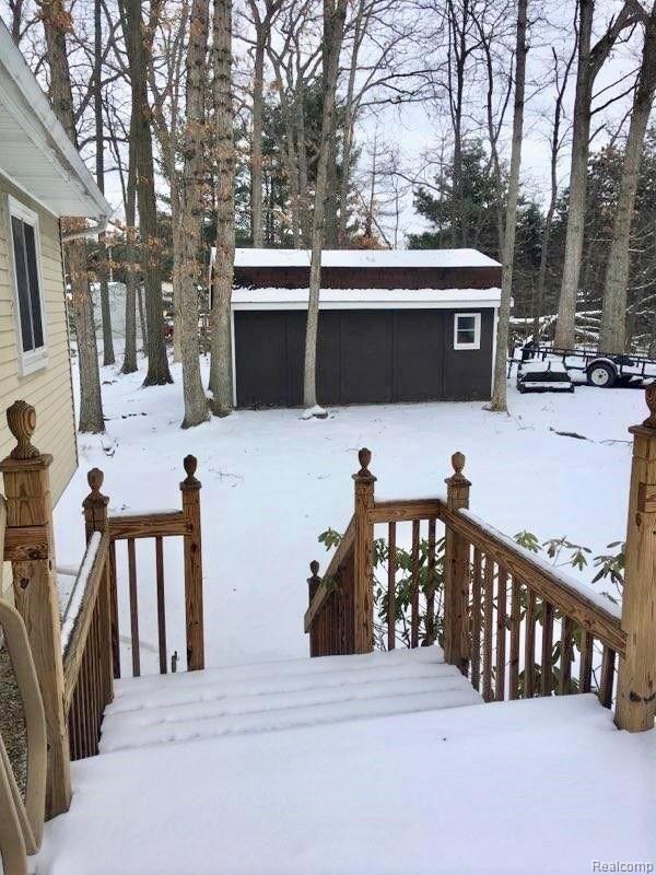 3265 Jewell Road Howell, MI 48843 - Photo 10 of 23 Deck.jpg