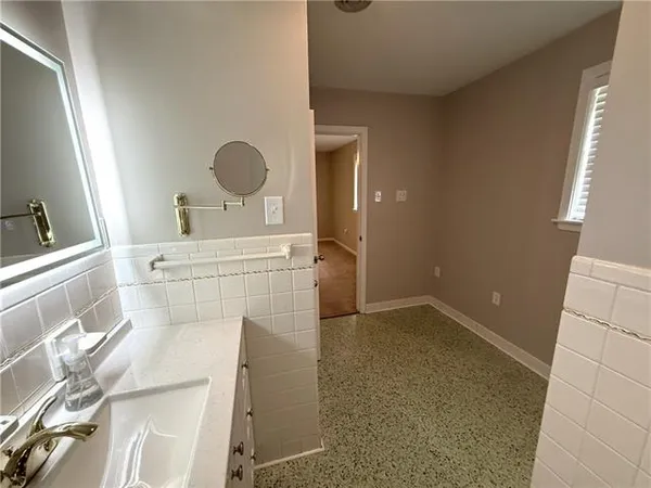$299,900 | 42 Marie Drive, Gretna, LA 70053