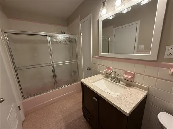$299,900 | 42 Marie Drive, Gretna, LA 70053