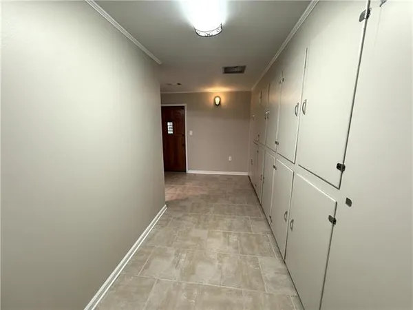 $299,900 | 42 Marie Drive, Gretna, LA 70053