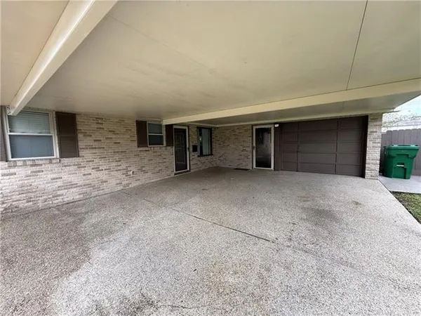 $299,900 | 42 Marie Drive, Gretna, LA 70053