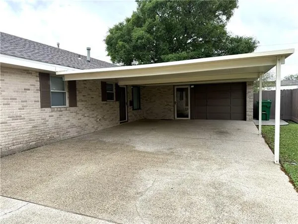 $299,900 | 42 Marie Drive, Gretna, LA 70053