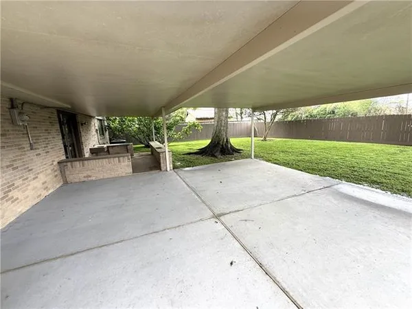$299,900 | 42 Marie Drive, Gretna, LA 70053