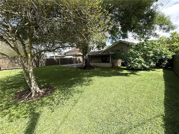 $299,900 | 42 Marie Drive, Gretna, LA 70053