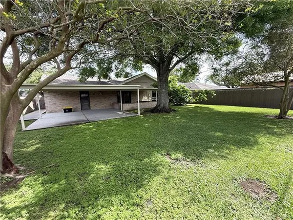 $299,900 | 42 Marie Drive, Gretna, LA 70053