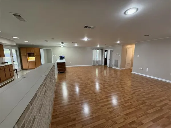 $299,900 | 42 Marie Drive, Gretna, LA 70053
